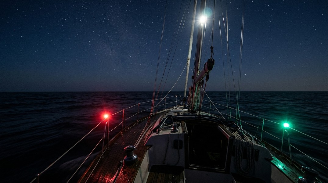 Boat Navigation Lights: Rules, Colors and Positions